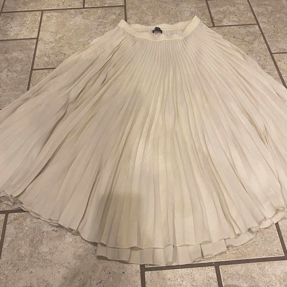 Theory Cream Pleated Skirt